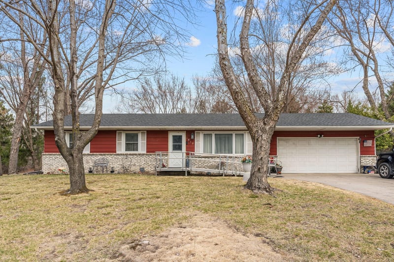 1813 209th Ct NE, East Bethel, MN 55011