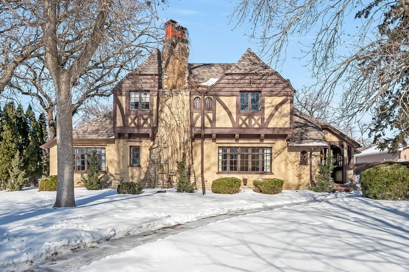 126 W 2nd St, Blue Earth, MN 56013