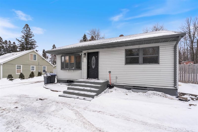 1524 W Arrowhead Rd, Duluth, MN 55811
