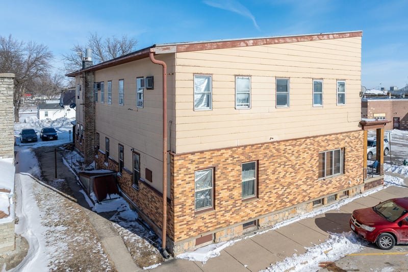 10 1st Ave NW, Wells, MN 56097