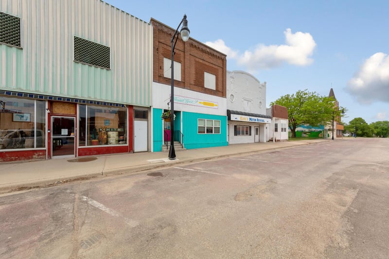127 1st St SE, Fairfax, MN 55332