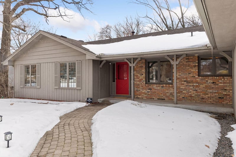 1482 N Innsbruck Dr NE, Fridley, MN 55432