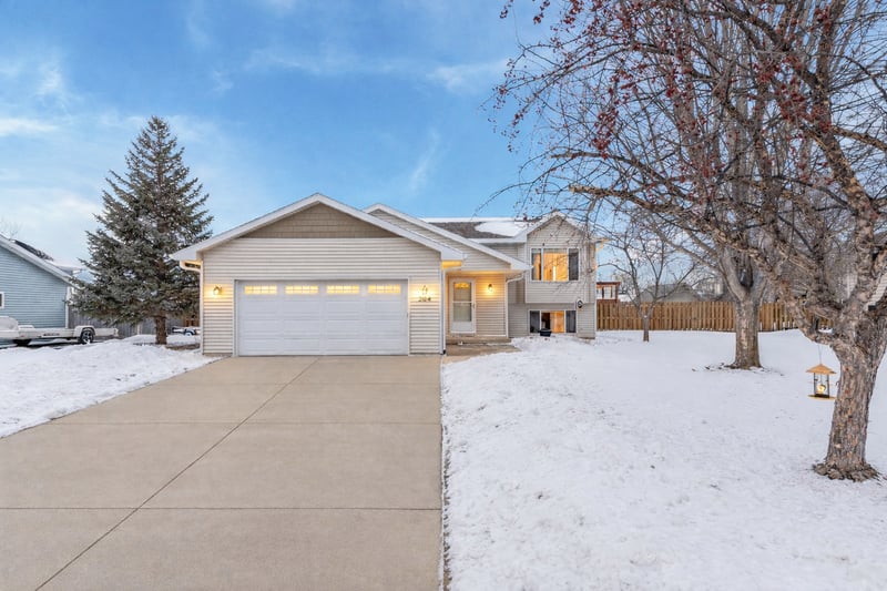 204 5th Ave, Spicer, MN 56288