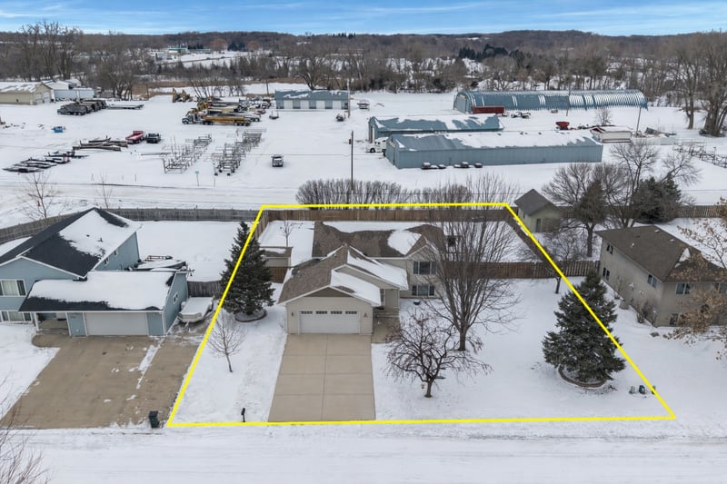 204 5th Ave, Spicer, MN 56288