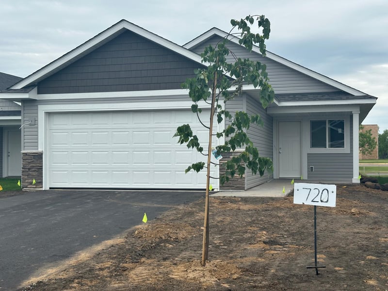720 Cherrywood Ln NE, Isanti, MN 55040