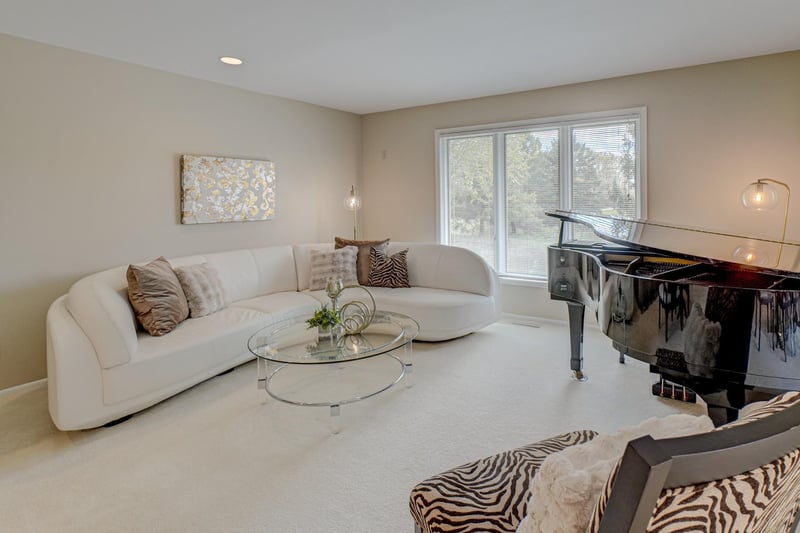 20 Anemone Cir, North Oaks, MN 55127