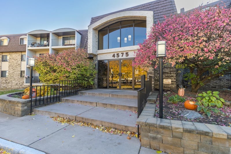4575 W 80th Street Cir #116, Bloomington, MN 55437