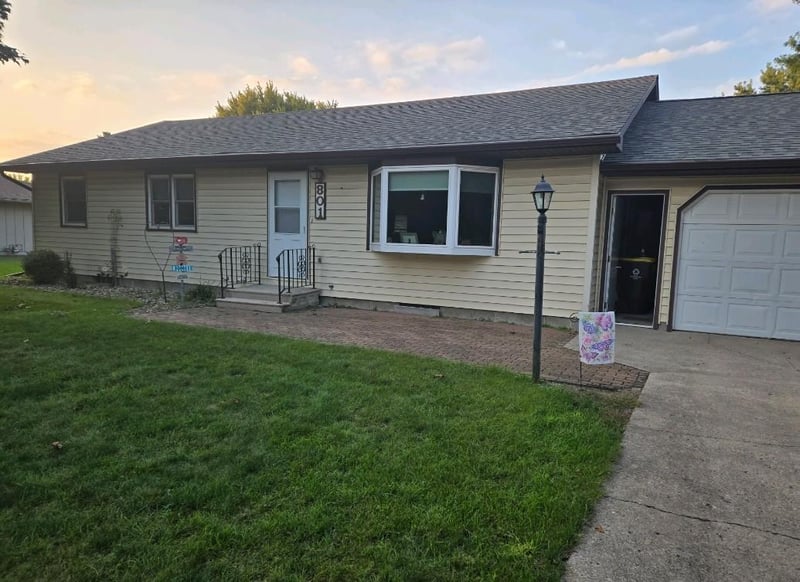 801 3rd St SW, Wells, MN 56097