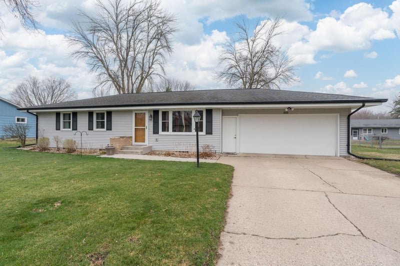 502 S 7th St, Le Sueur, MN 56058