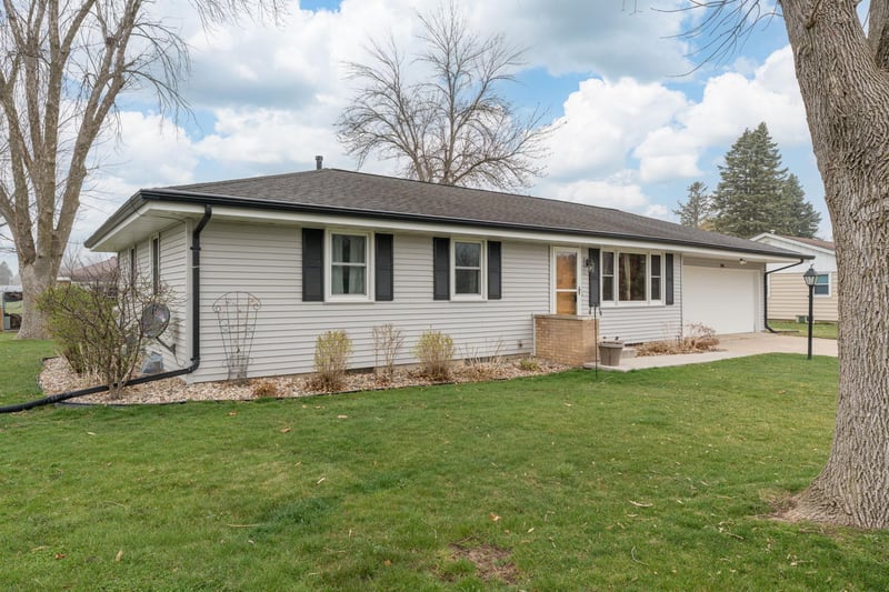 502 S 7th St, Le Sueur, MN 56058