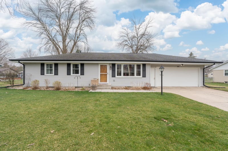 502 S 7th St, Le Sueur, MN 56058