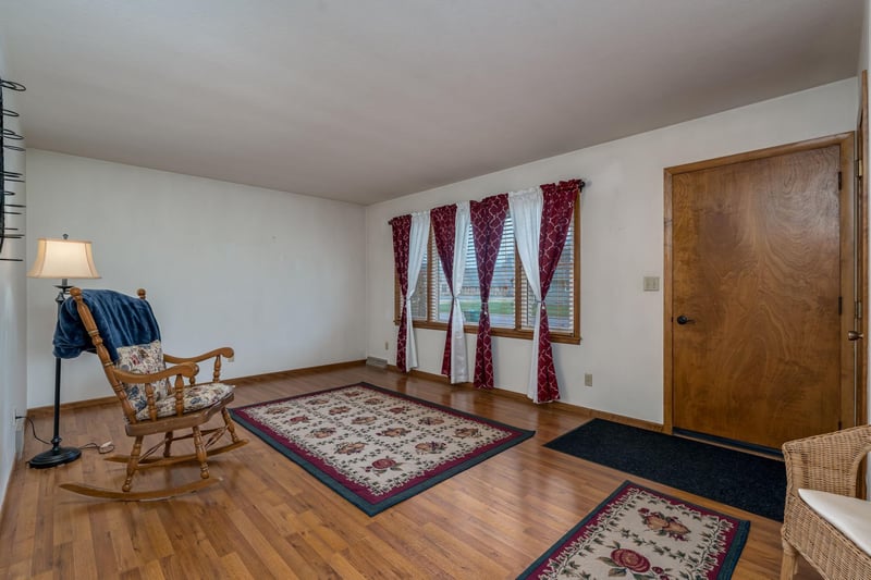 502 S 7th St, Le Sueur, MN 56058