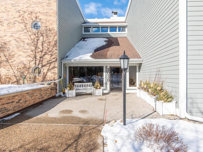 3030 Saint Albans Mill Rd #310, Hopkins, MN 55305