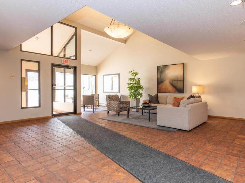3030 Saint Albans Mill Rd #310, Hopkins, MN 55305