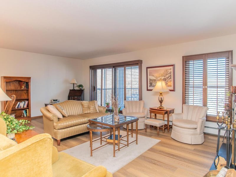 3030 Saint Albans Mill Rd #310, Hopkins, MN 55305