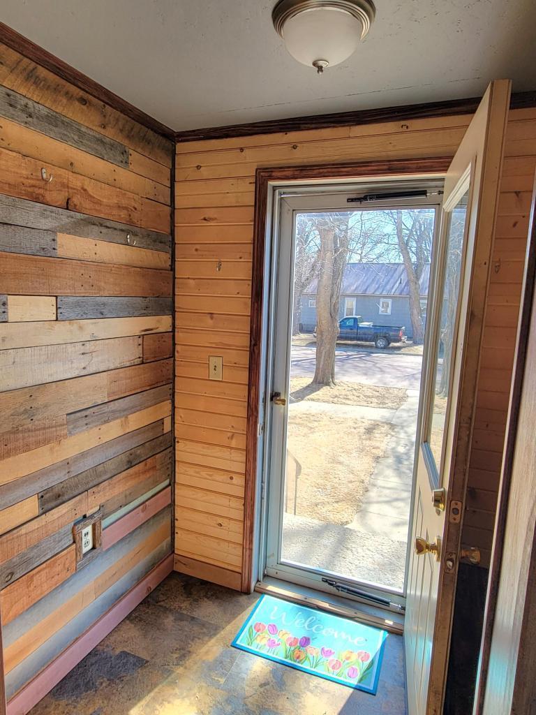 204 W 5th Ave, Lakefield, MN 56150