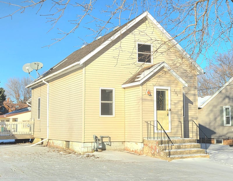 204 W 5th Ave, Lakefield, MN 56150