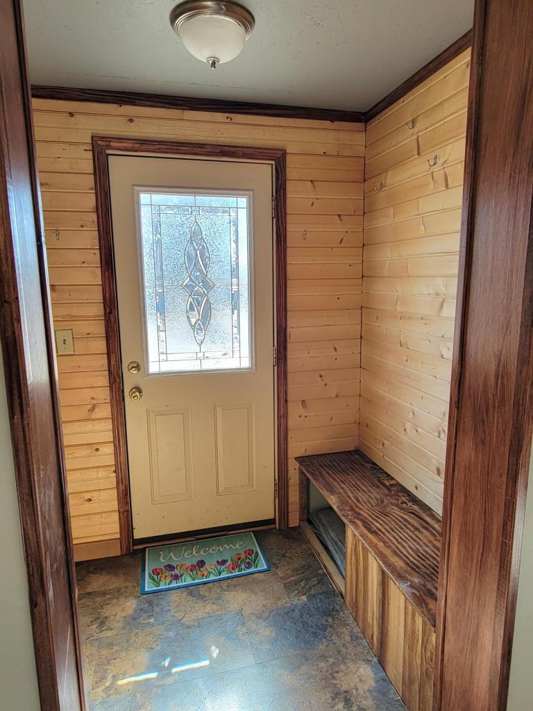 204 W 5th Ave, Lakefield, MN 56150