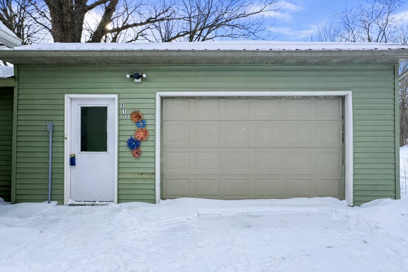 312 3rd Ave SE, Clearbrook, MN 56634