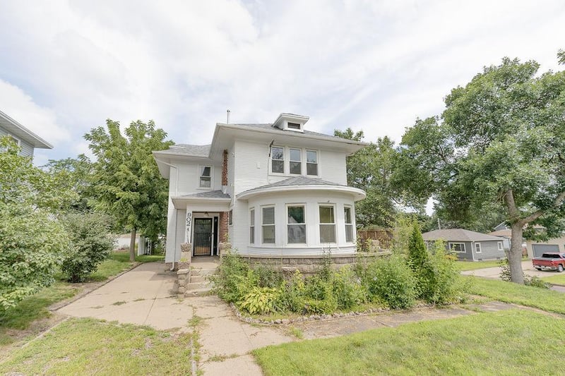 902 White St, Jackson, MN 56143