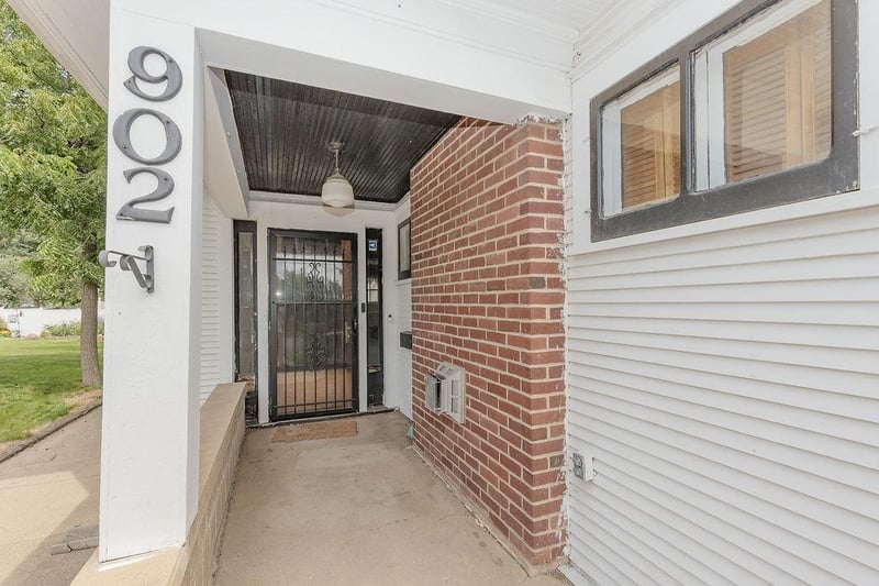 902 White St, Jackson, MN 56143