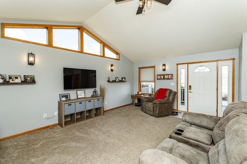 405 5th St E, Mantorville, MN 55955