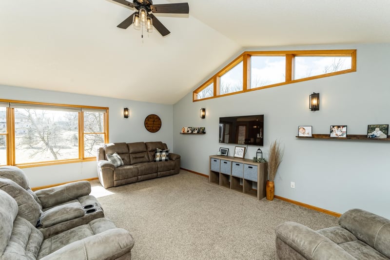 405 5th St E, Mantorville, MN 55955