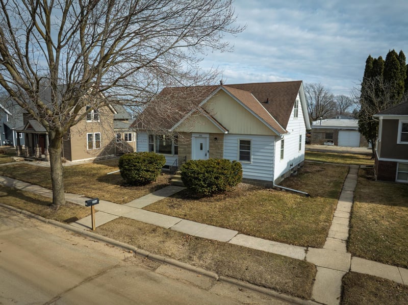 206 Maple St N, Mabel, MN 55954