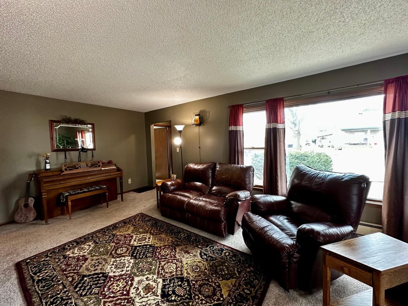 206 Maple St N, Mabel, MN 55954