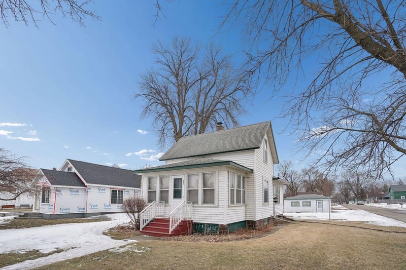 451 2nd St E, Hector, MN 55342