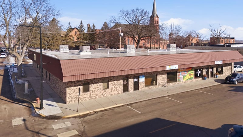 182 Main Ave W, Winsted, MN 55395