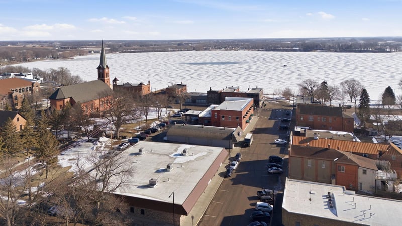 182 Main Ave W, Winsted, MN 55395