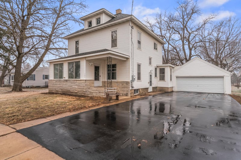 106 2nd St NW, Dodge Center, MN 55927
