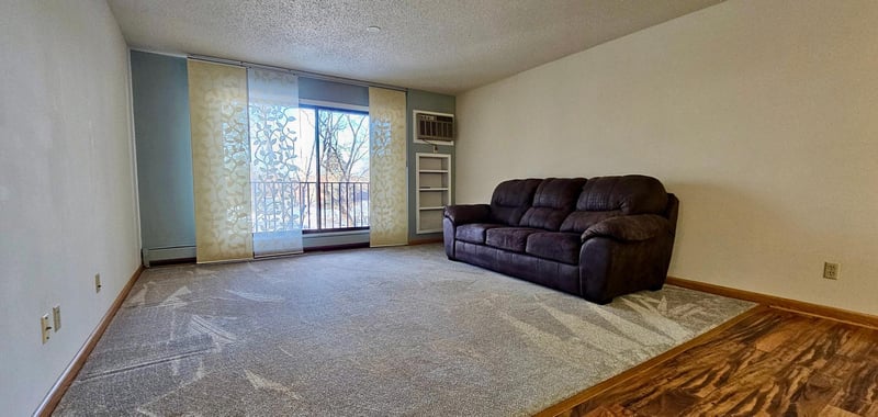 12600 Parkwood Dr #208, Burnsville, MN 55337