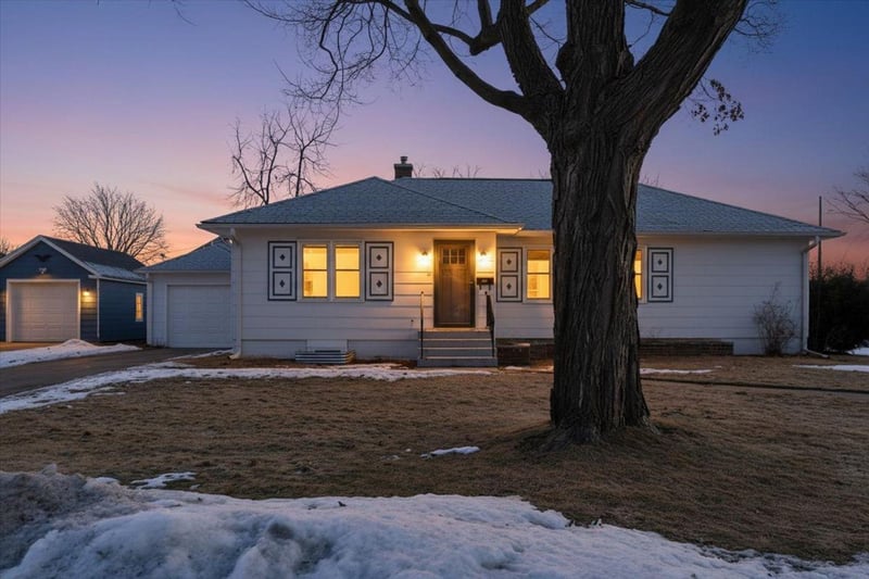 402 N Oak St, Lake City, MN 55041
