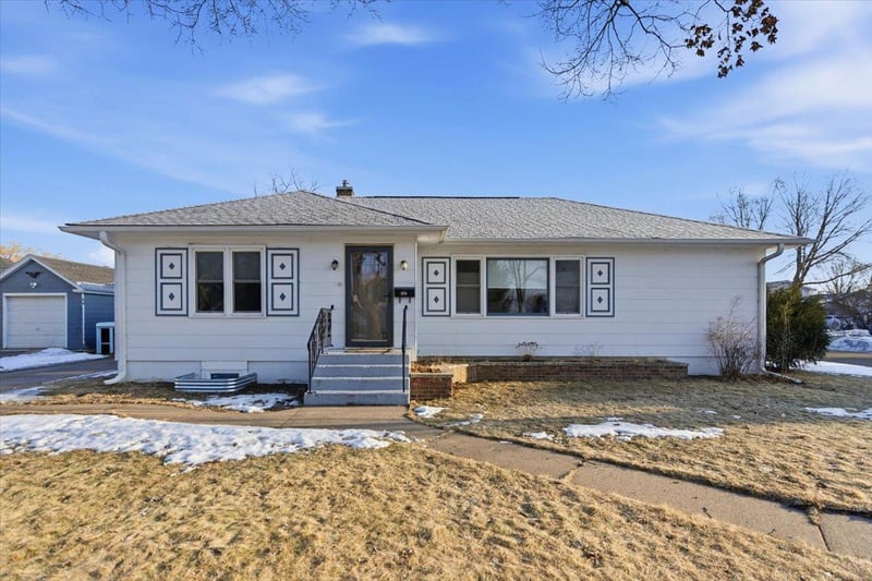 402 N Oak St, Lake City, MN 55041