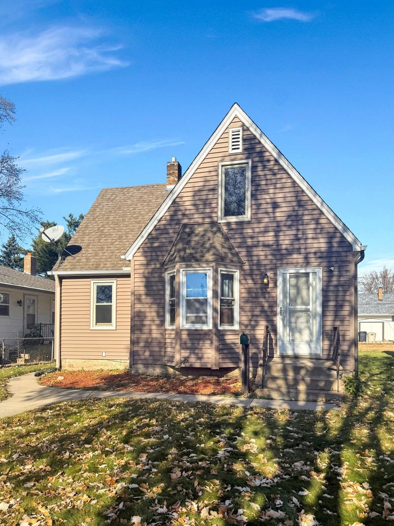 2003 Cottage Ave E, Saint Paul, MN 55119