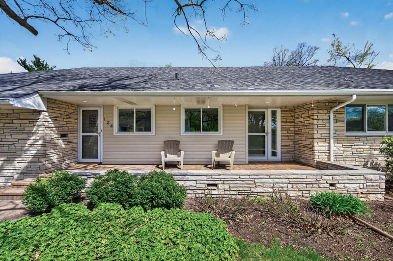 124 Ardmore Dr, Golden Valley, MN 55422