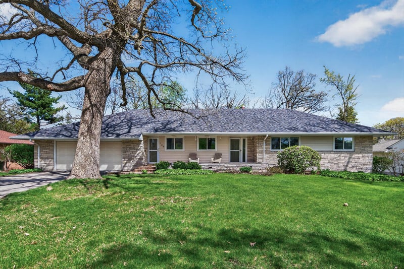 124 Ardmore Dr, Golden Valley, MN 55422