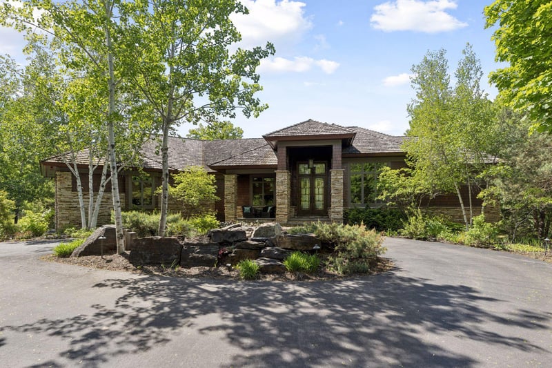 700 Hidden Creek Trl, Mendota Heights, MN 55118