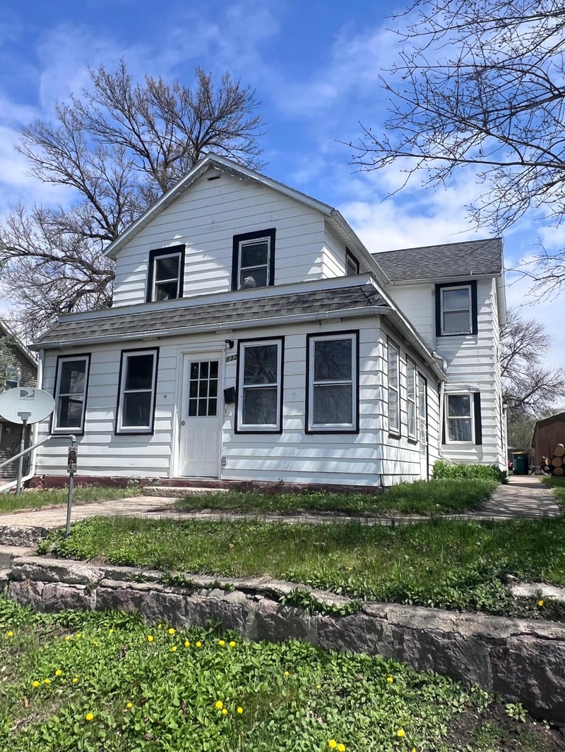 132 3rd St NW, Ortonville, MN 56278