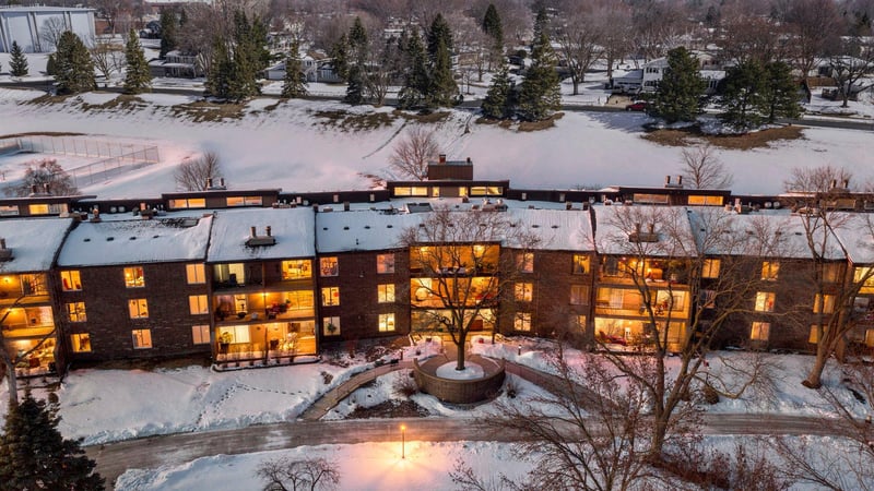 5120 W 102nd St #204, Bloomington, MN 55437