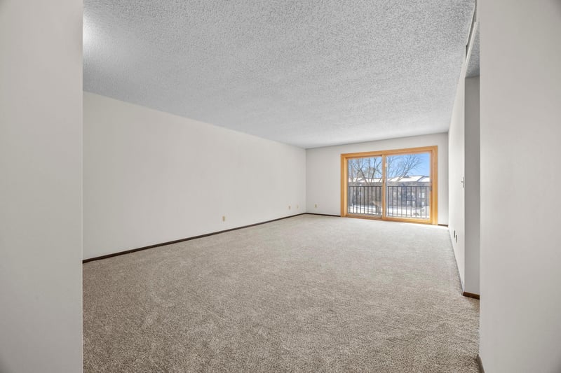 5120 W 102nd St #204, Bloomington, MN 55437