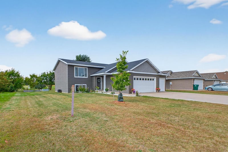 190 Red School Ln, Kellogg, MN 55945