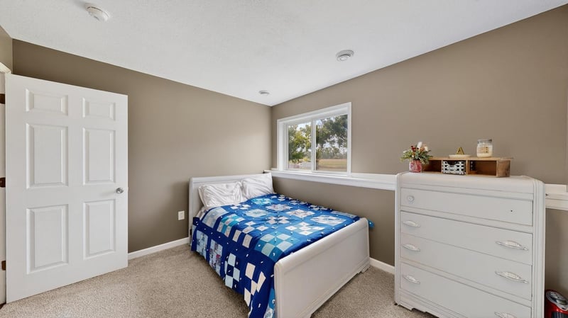 190 Red School Ln, Kellogg, MN 55945