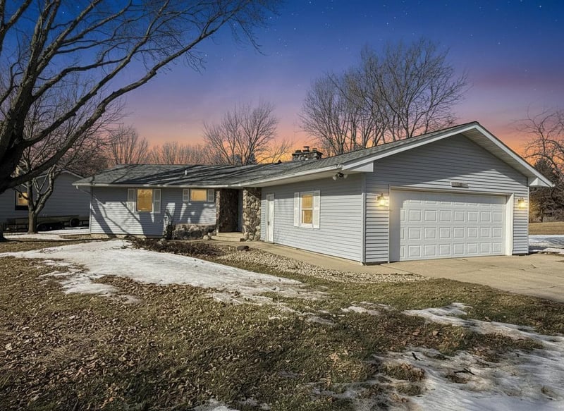 1605 Mountain Lake Rd, Mountain Lake, MN 56159