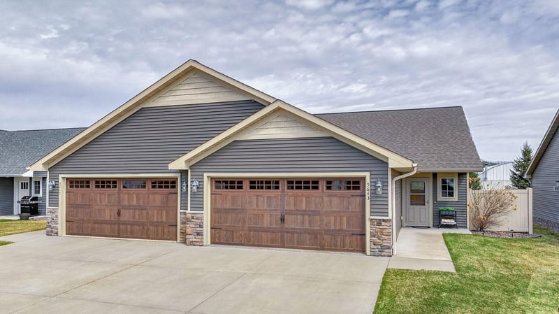 5643 Green Park Dr, Eau Claire, WI 54703