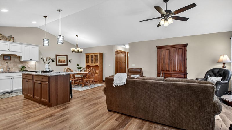 5643 Green Park Dr, Eau Claire, WI 54703