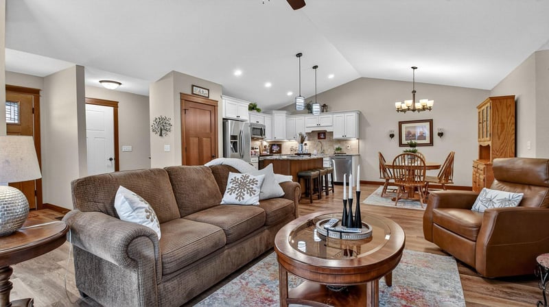 5643 Green Park Dr, Eau Claire, WI 54703