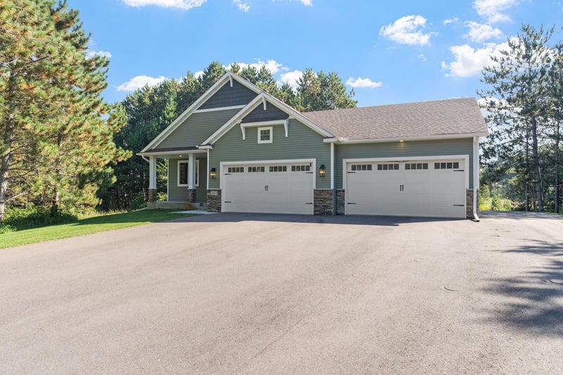21873 Drake St NW, Oak Grove, MN 55011